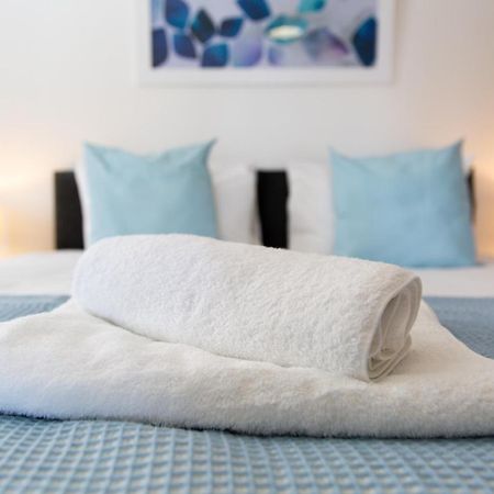 Velvet 1-Bedroom Apartment, Clockhouse, Ходесдън Екстериор снимка