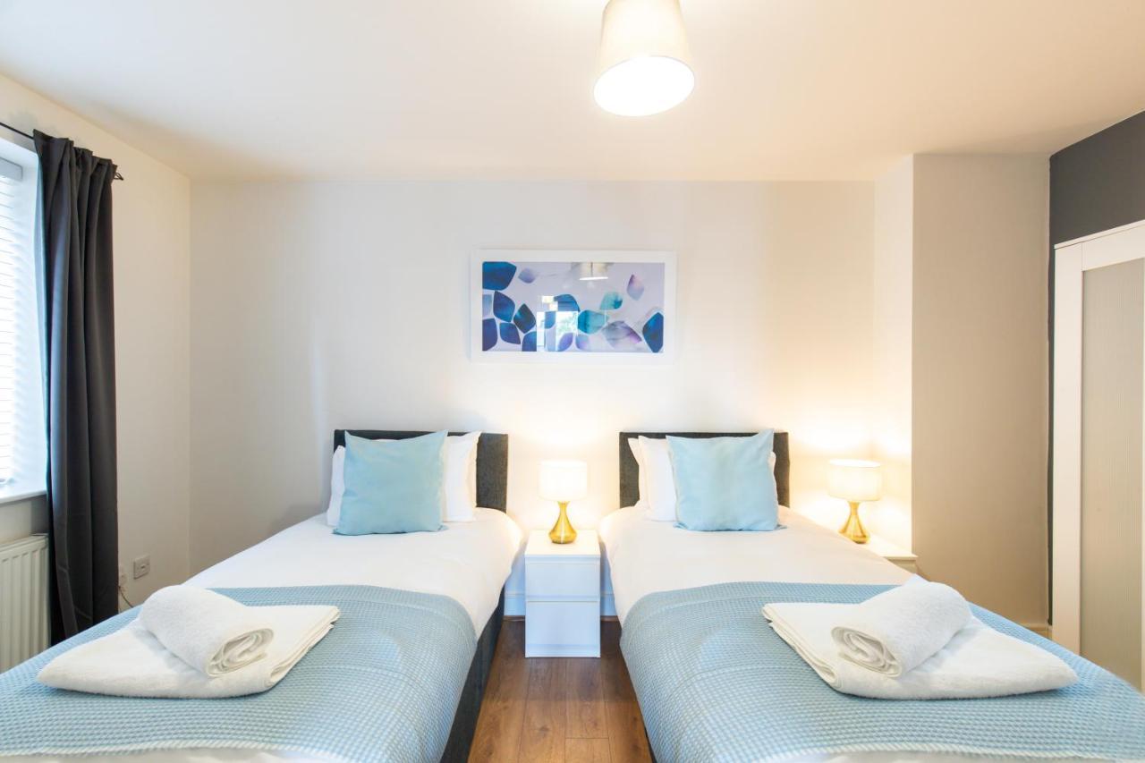 Velvet 1-Bedroom Apartment, Clockhouse, Ходесдън Екстериор снимка