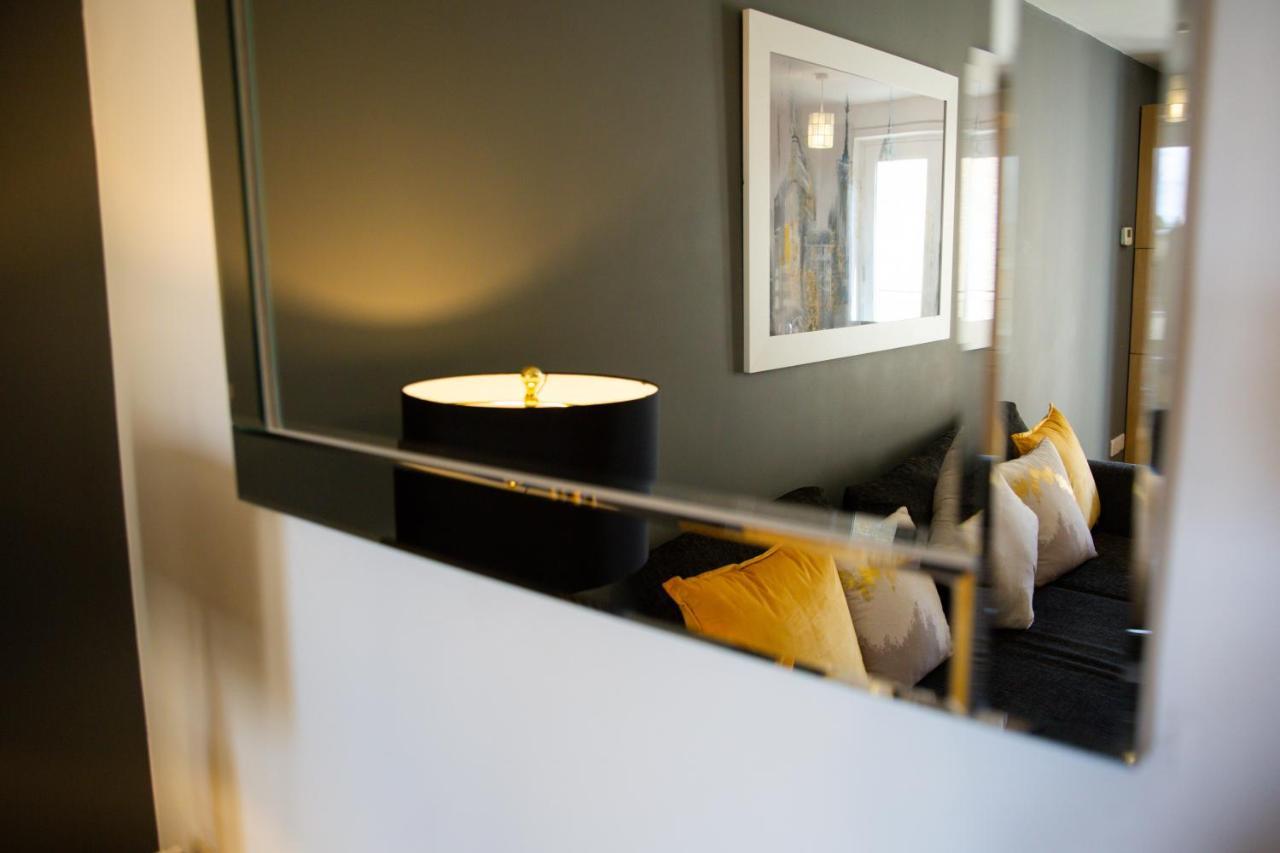 Velvet 1-Bedroom Apartment, Clockhouse, Ходесдън Екстериор снимка