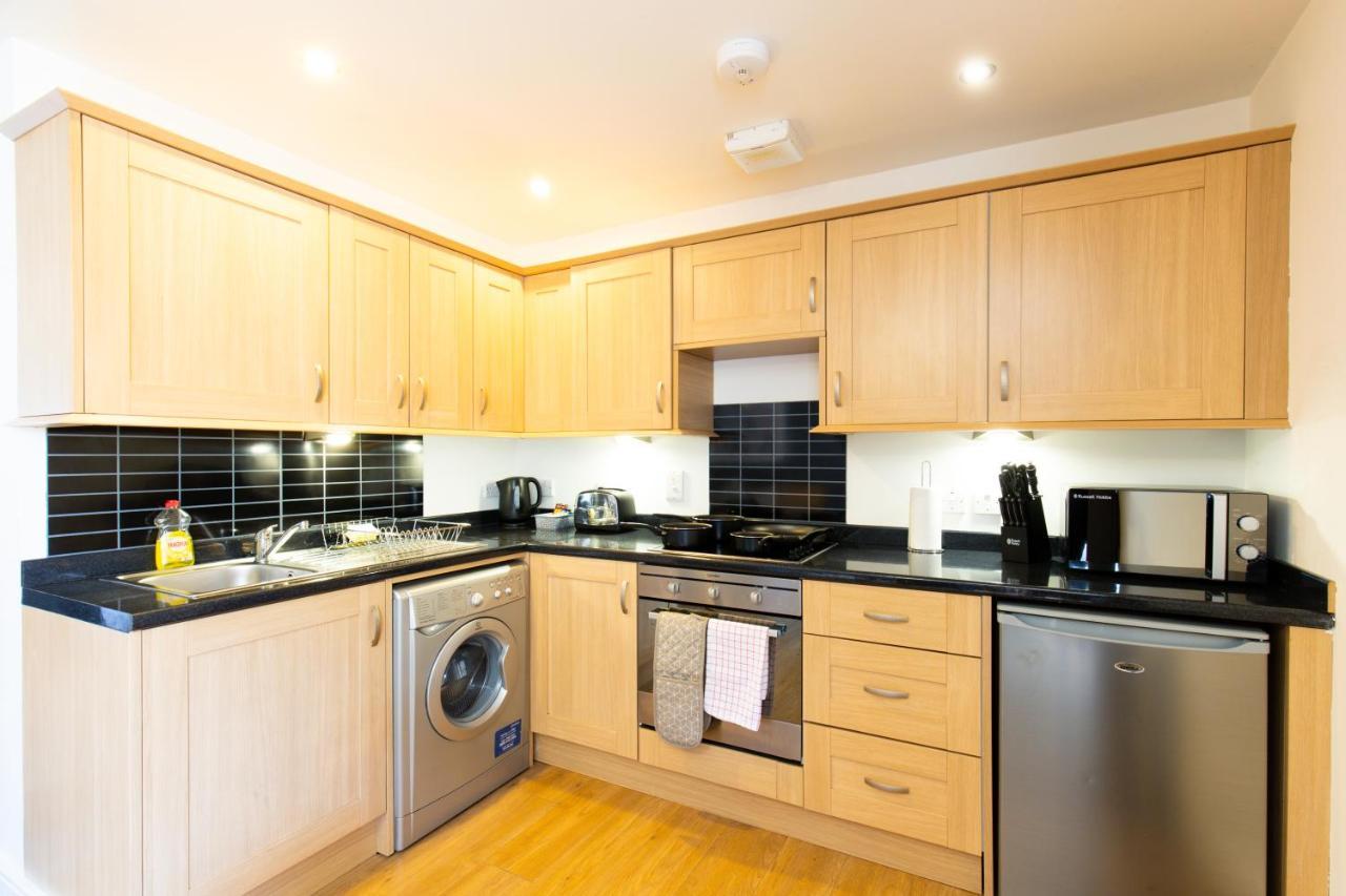 Velvet 1-Bedroom Apartment, Clockhouse, Ходесдън Екстериор снимка