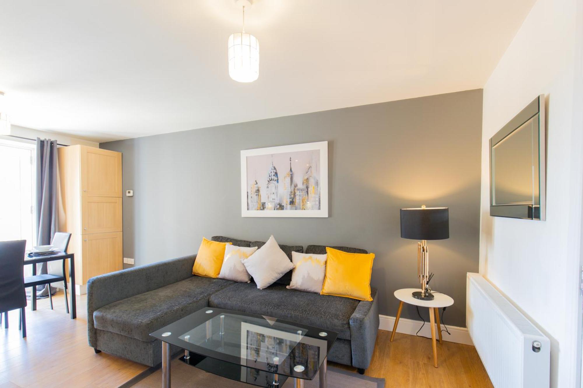 Velvet 1-Bedroom Apartment, Clockhouse, Ходесдън Екстериор снимка