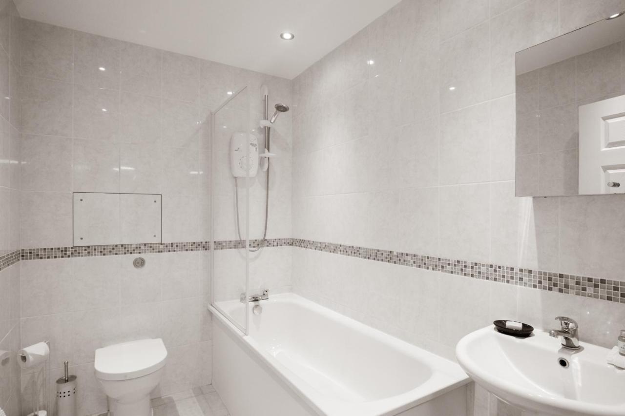 Velvet 1-Bedroom Apartment, Clockhouse, Ходесдън Екстериор снимка